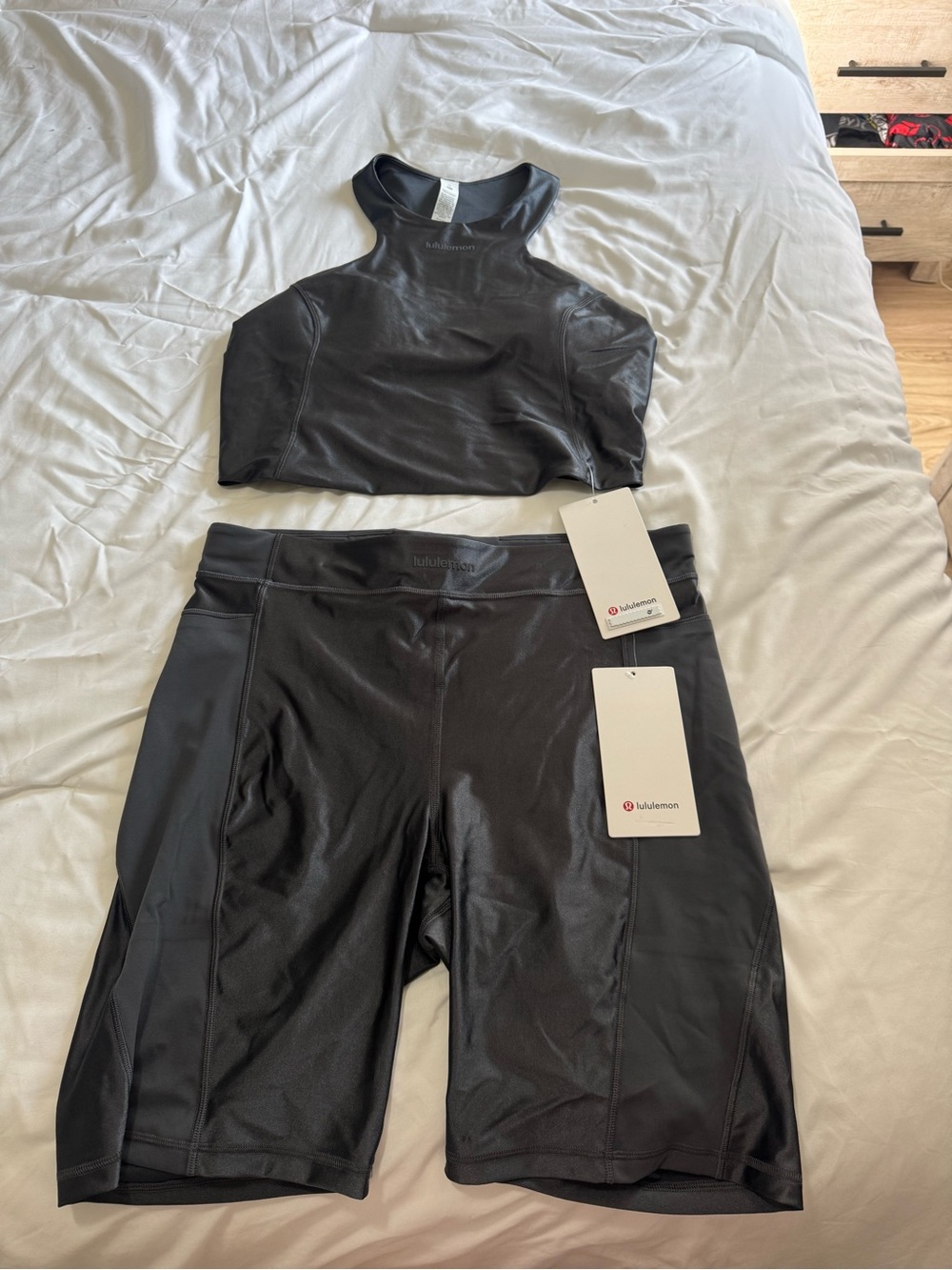lululemon Satin Shine Tank Wordmark & Satin Shine Pannelled HR Shorts 8” - Coal